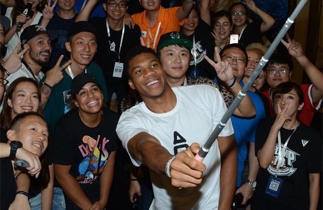 德转评年度最佳右边锋：杜埃、奥利塞、萨拉赫、亚马尔入围（德转年度最佳右边锋候选出炉：杜埃、奥利塞、萨拉赫、亚马尔上榜）