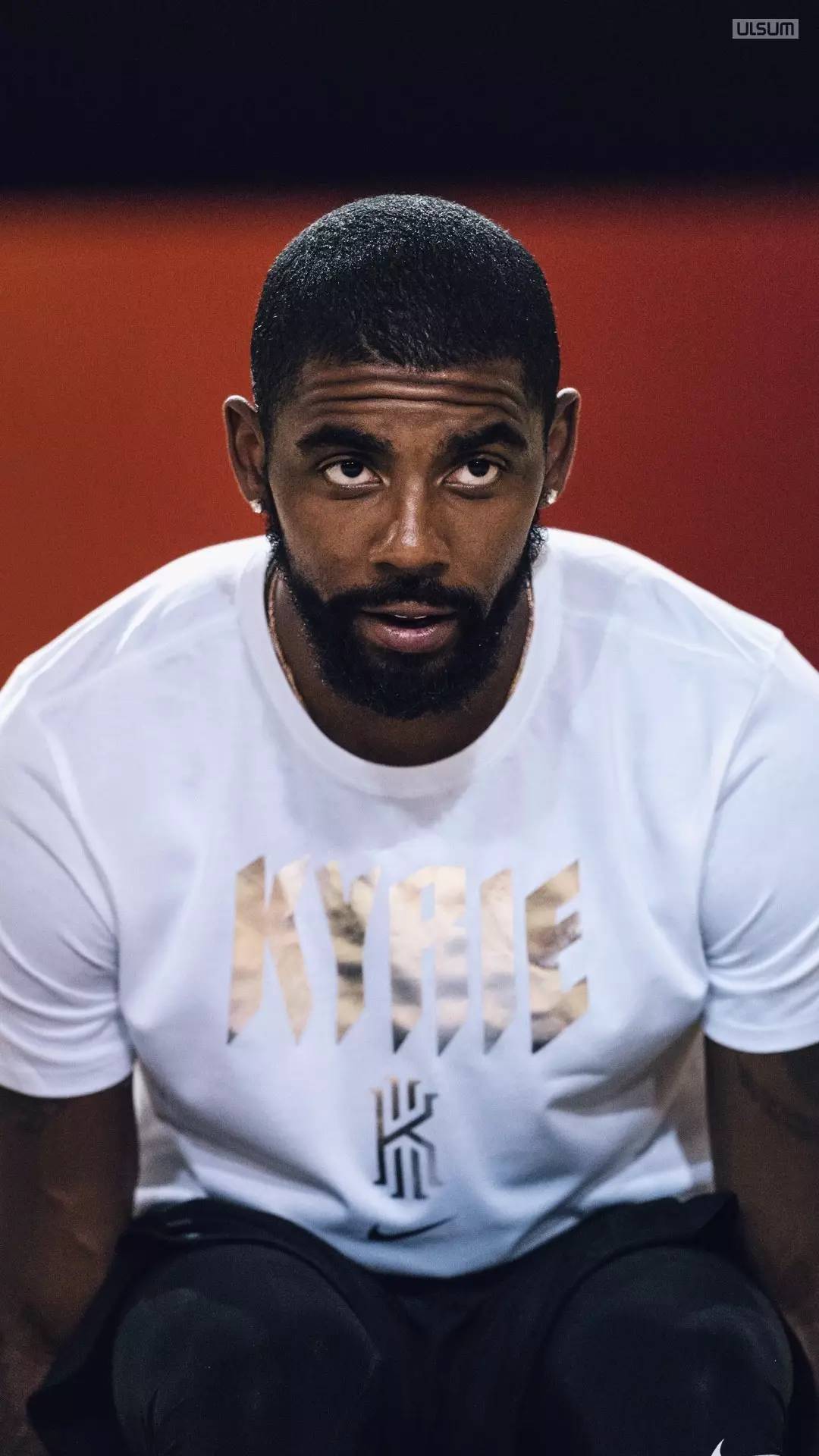 斯基拉：尤文正在研究冬窗签中卫，但补强中场依然是主要目标（斯基拉：尤文冬窗评估引进中卫，中场补强仍为首要任务）